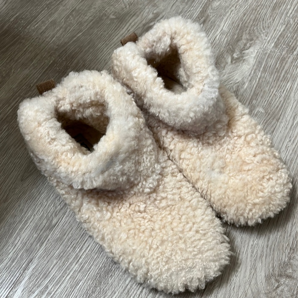 Ugg slippers size 7